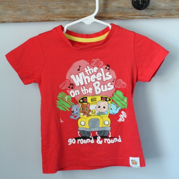 🍁5/$25🎃 CoComelon Size 2/3? Red Character.com Tshirt - Picture 1 of 1